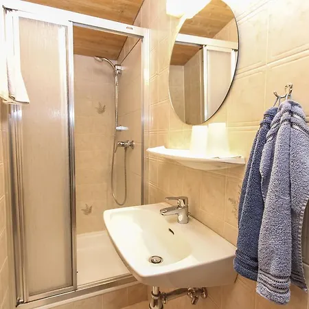 Πανσιόν Gaestehaus Rosi 3*